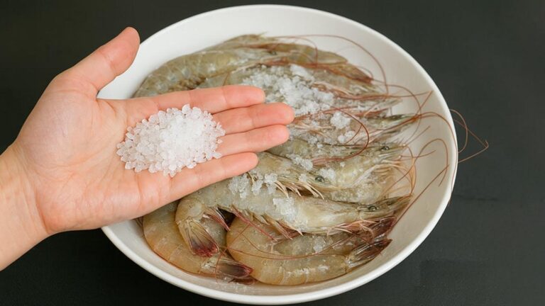 Cette astuce simple transforme vos crevettes molles en délices croquants en 5 minutes…